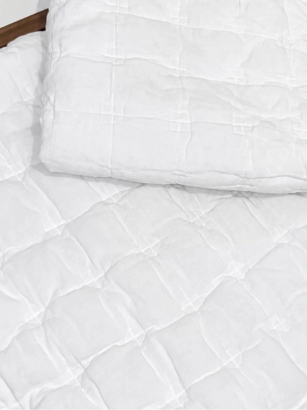 Parachute linen box quilted Euro sham set of 2 white 26x26” pristine immaculate